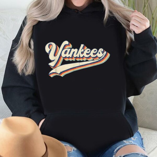 Vintage New York Yankees T-Shirt For Sports Fans - Image 3