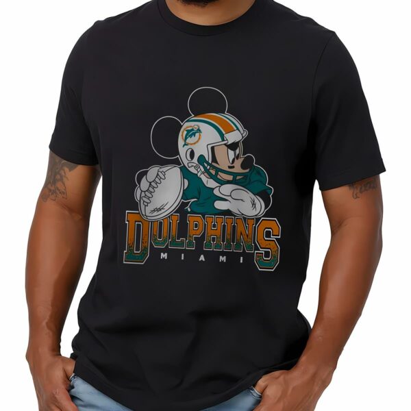 Miami Dolphins Mickey At Quarterback Disney Vintage Football T shirt 1 mechsunshine b