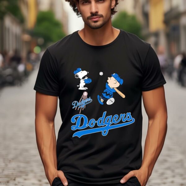 Snoopy And Charlie Brown Playing Baseball Los Angeles Dodgers Shirt 1 b1