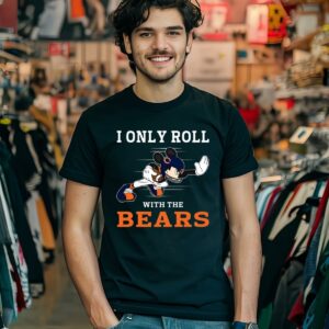 Mickey Mouse I Only Roll With Chicago Bears Shirt 1 men shirt