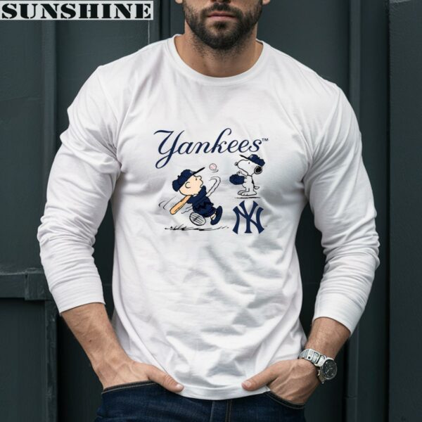 Charlie Brown And Snoopy Playing Baseball New York Yankees Shirt 5 Long Sleeve shirt