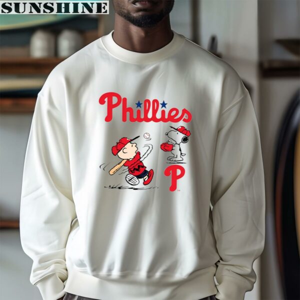 Peanuts Charlie Brown Snoopy Playing Baseball Philadelphia Phillies Shirt 3 sweatshirt