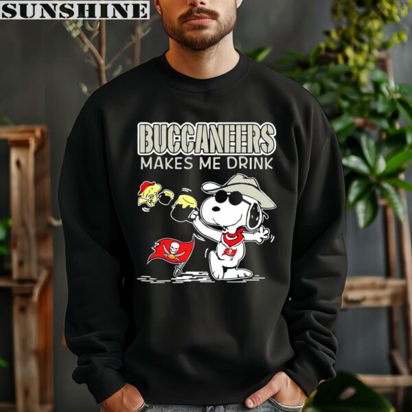 Snoopy And Woodstock Makes Me Drink Tampa Bay Buccaneers Shirt 3 sweatshirt