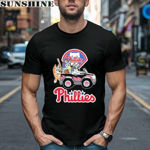 Official MLB Philadelphia Phillies Bluey Bandit Chilli And Aunt Trixie Driving Car T shirt 1 men shirt